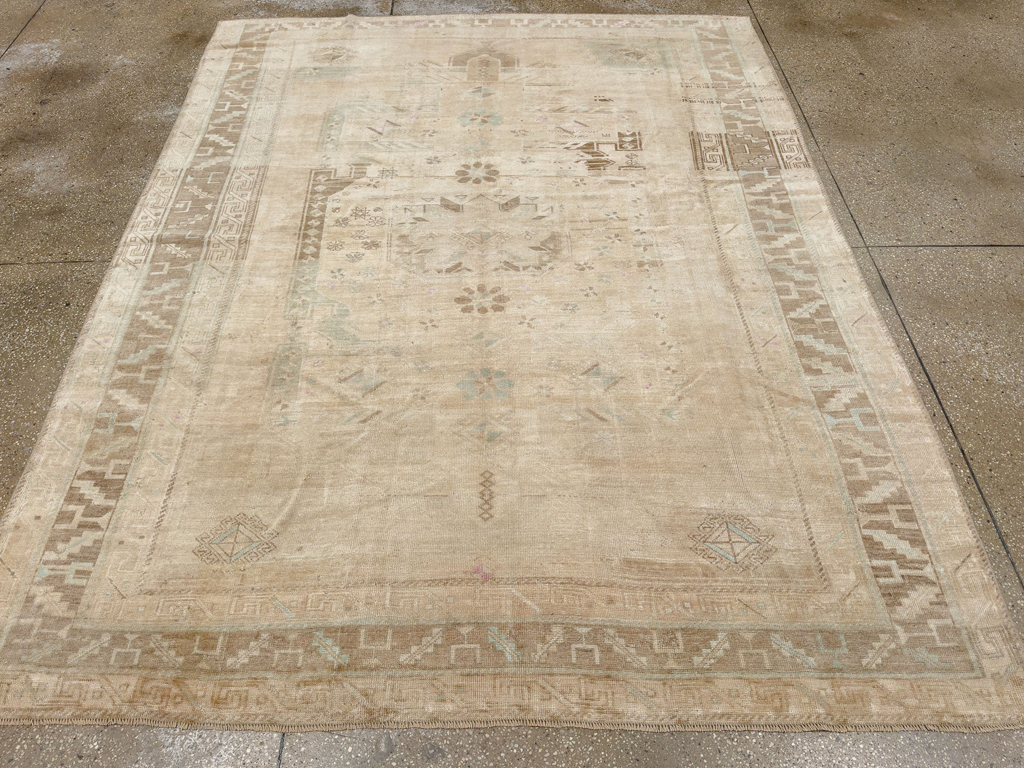 Vintage Turkish Anatolian Accent Rug, No.33614 - Galerie Shabab