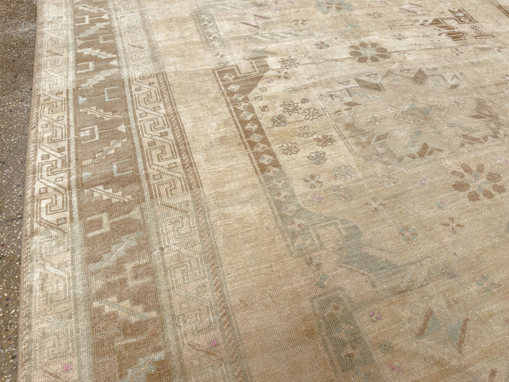 Vintage Turkish Anatolian Accent Rug, No.33614 - Galerie Shabab