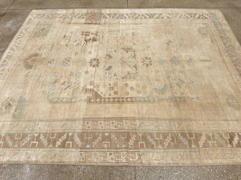 Vintage Turkish Anatolian Accent Rug, No.33614 - Galerie Shabab
