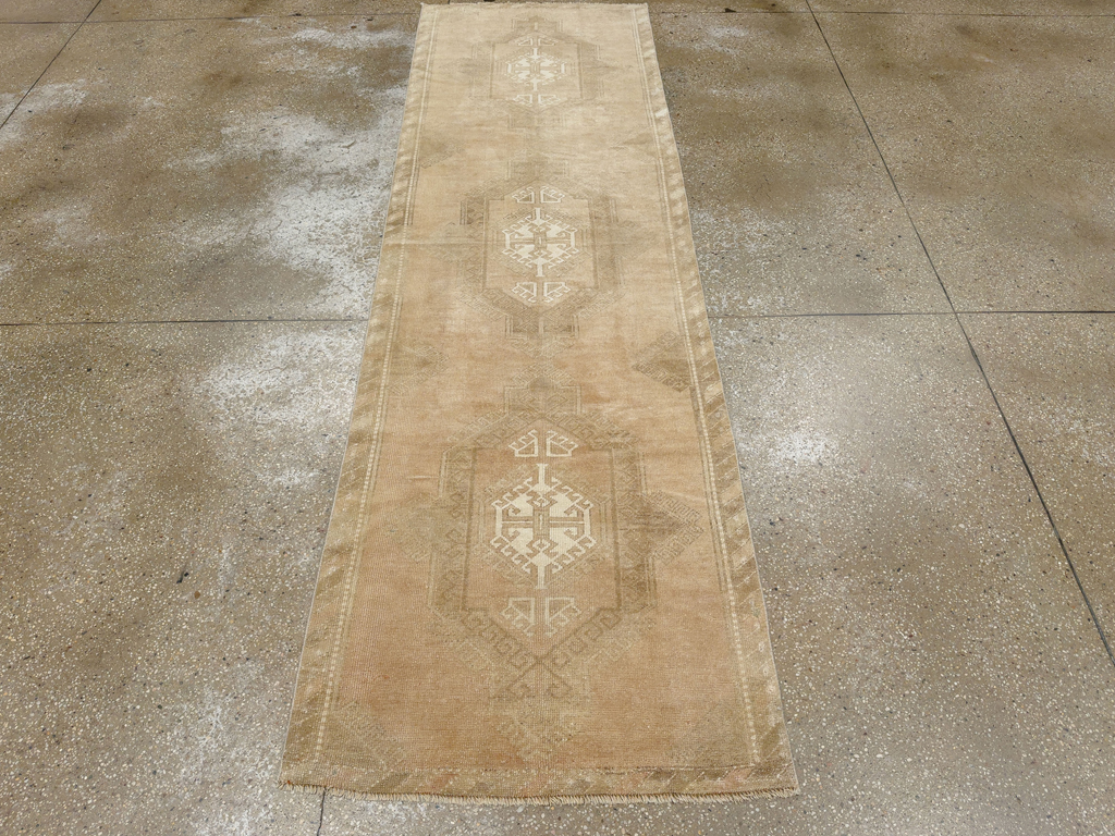 Vintage Turkish Anatolian Runner, No.33616 - Galerie Shabab