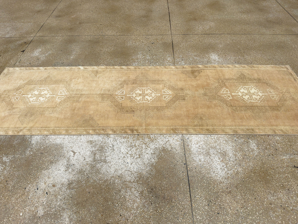 Vintage Turkish Anatolian Runner, No.33616 - Galerie Shabab