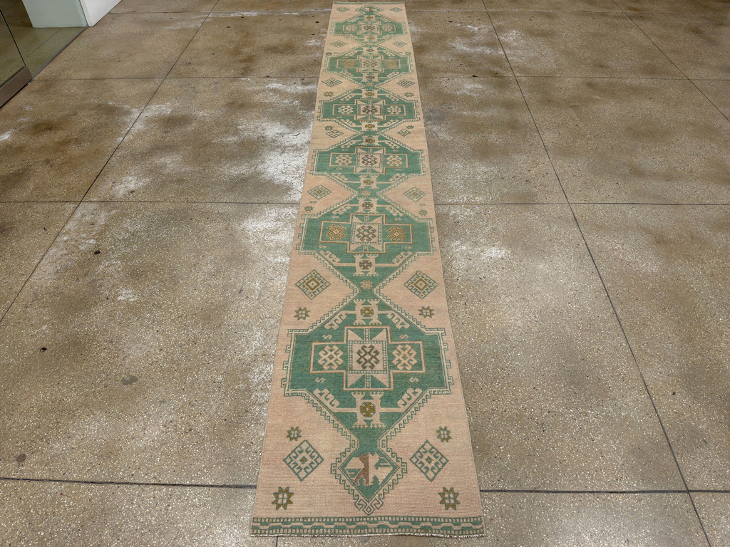 Vintage Turkish Anatolian Long Runner, No.33619 - Galerie Shabab