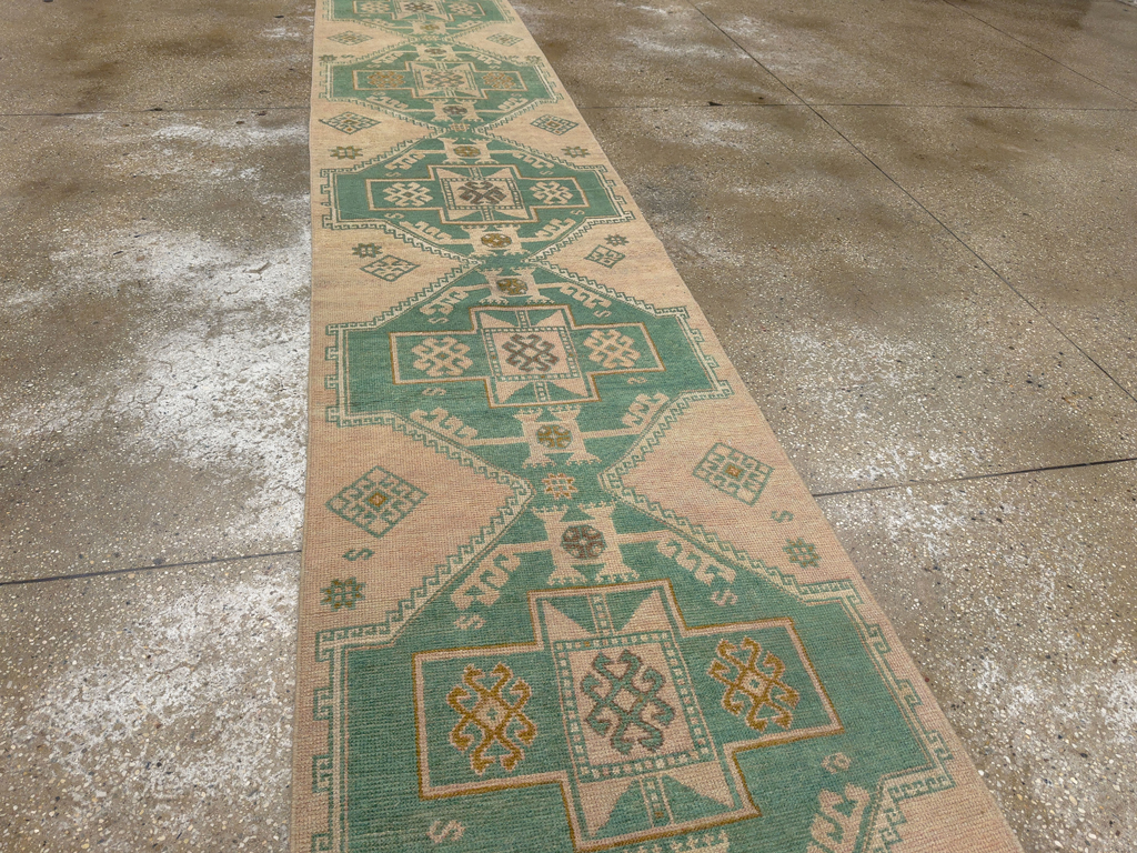 Vintage Turkish Anatolian Long Runner, No.33619 - Galerie Shabab