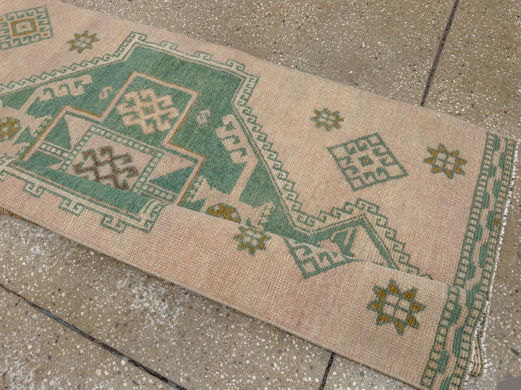 Vintage Turkish Anatolian Long Runner, No.33619 - Galerie Shabab