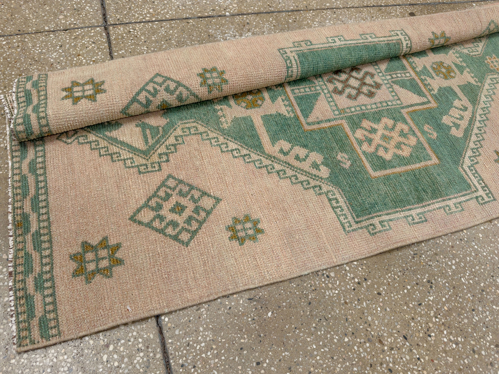 Vintage Turkish Anatolian Long Runner, No.33619 - Galerie Shabab