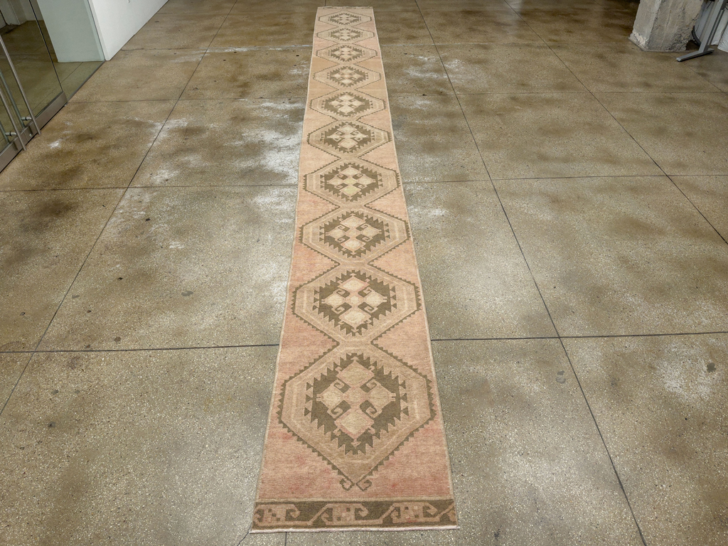 Vintage Turkish Anatolian Long Runner, No.33620 - Galerie Shabab
