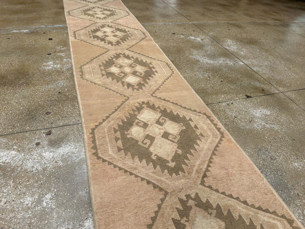 Vintage Turkish Anatolian Long Runner, No.33620 - Galerie Shabab