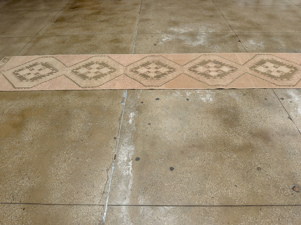 Vintage Turkish Anatolian Long Runner, No.33620 - Galerie Shabab