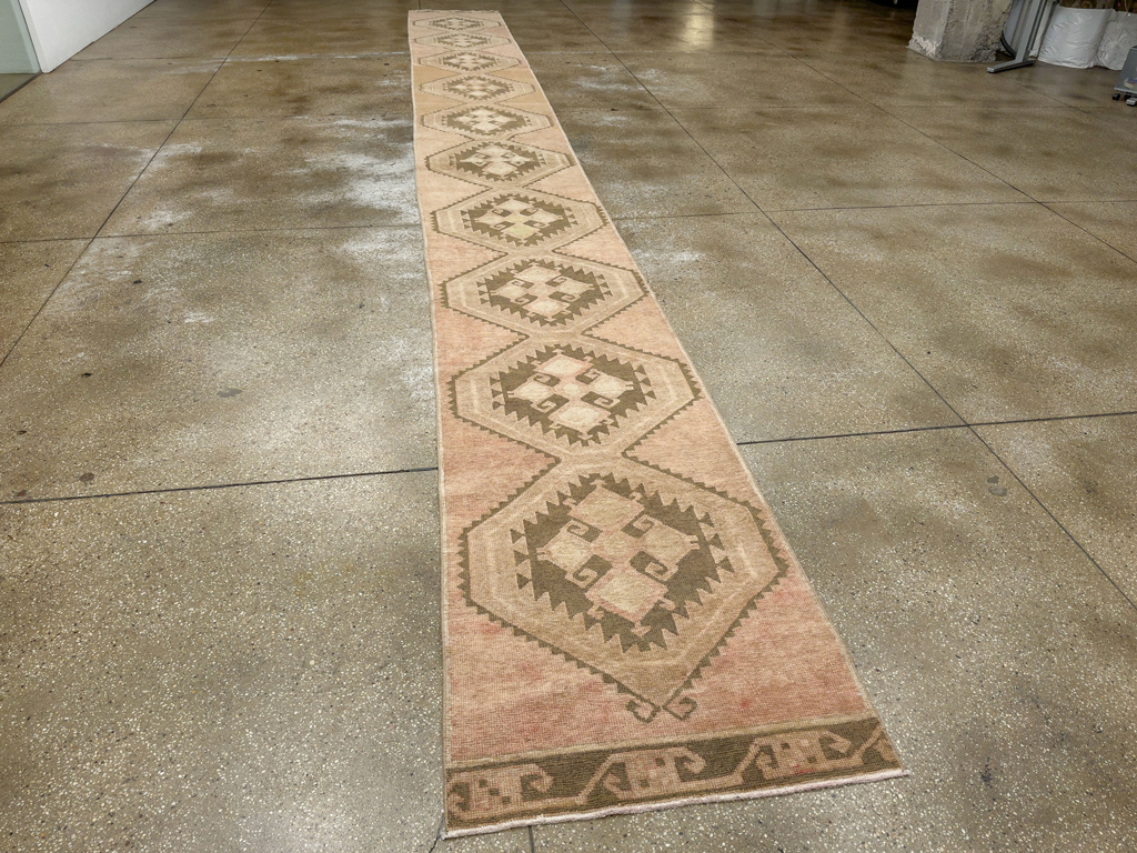 Vintage Turkish Anatolian Long Runner, No.33620 - Galerie Shabab
