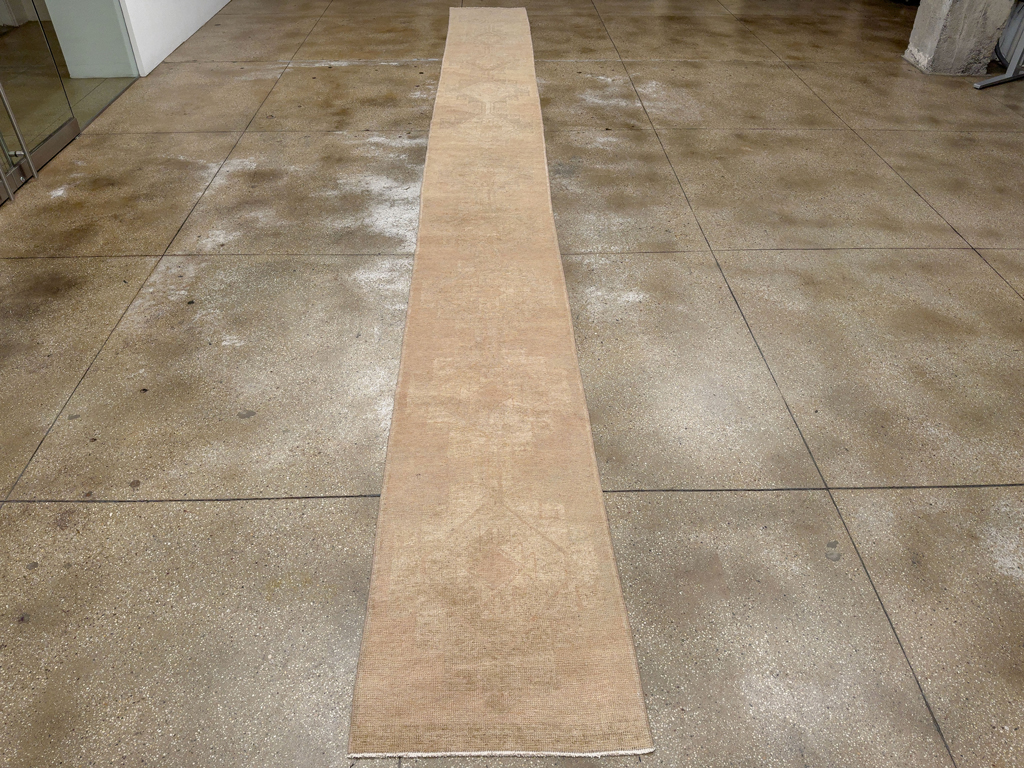 Vintage Turkish Anatolian Long Runner, No.33621 - Galerie Shabab