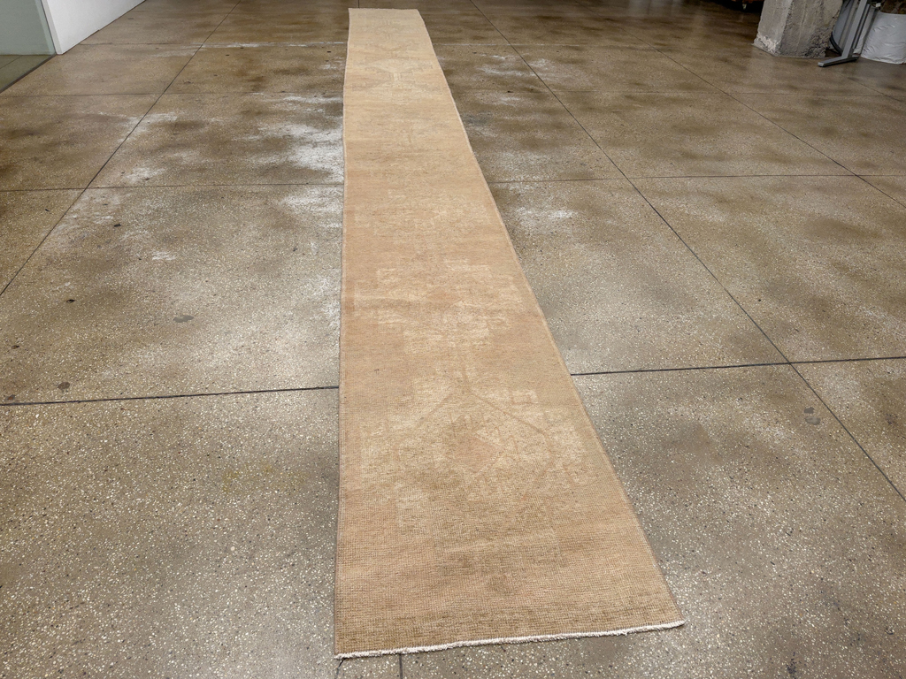 Vintage Turkish Anatolian Long Runner, No.33621 - Galerie Shabab