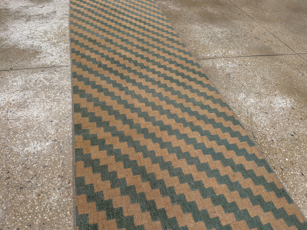Vintage Turkish Anatolian Runner, No.33625 - Galerie Shabab