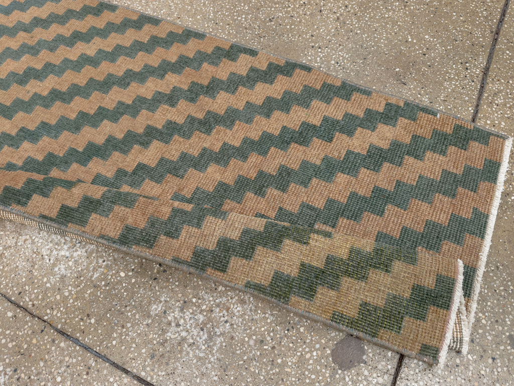 Vintage Turkish Anatolian Runner, No.33625 - Galerie Shabab