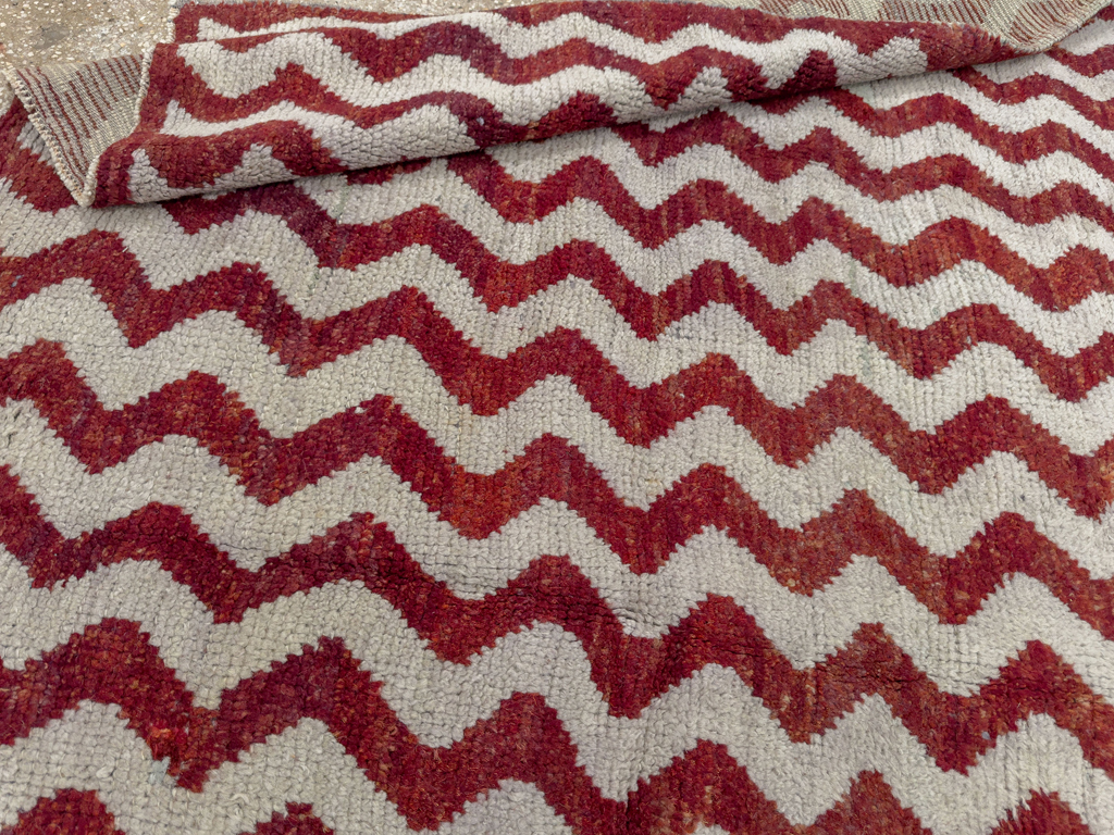 Vintage Turkish Anatolian Accent Rug, No.33626 - Galerie Shabab