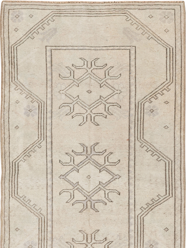 Vintage Turkish Anatolian Long Runner, No.33627 - Galerie Shabab