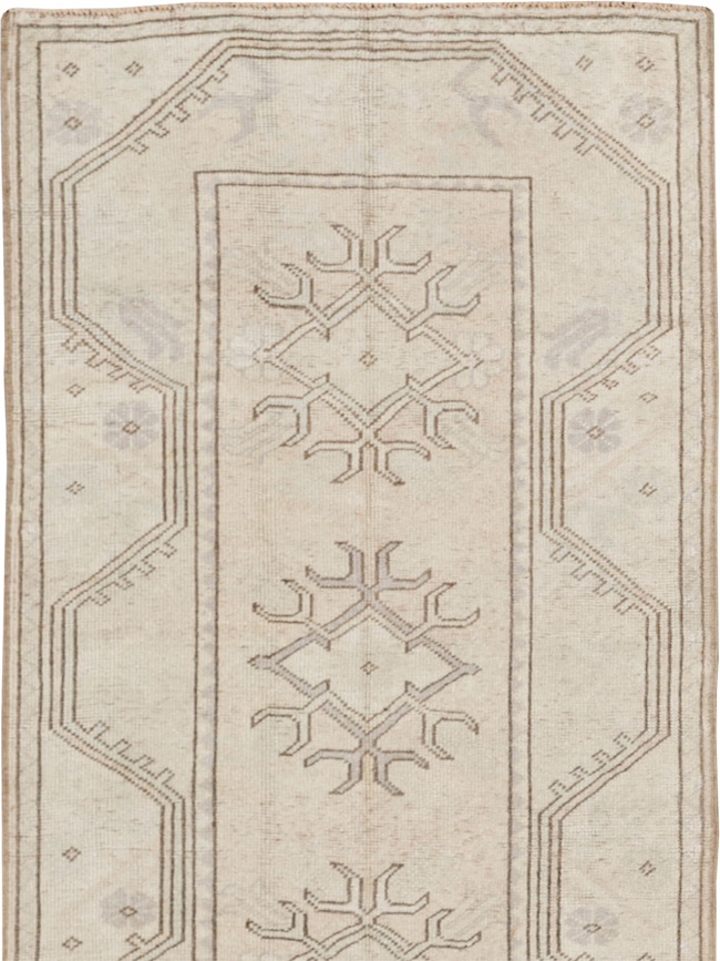 Vintage Turkish Anatolian Long Runner, No.33627 - Galerie Shabab