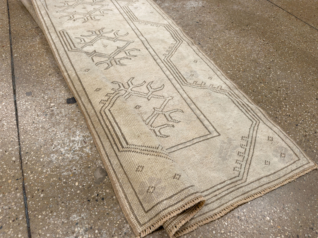 Vintage Turkish Anatolian Long Runner, No.33627 - Galerie Shabab