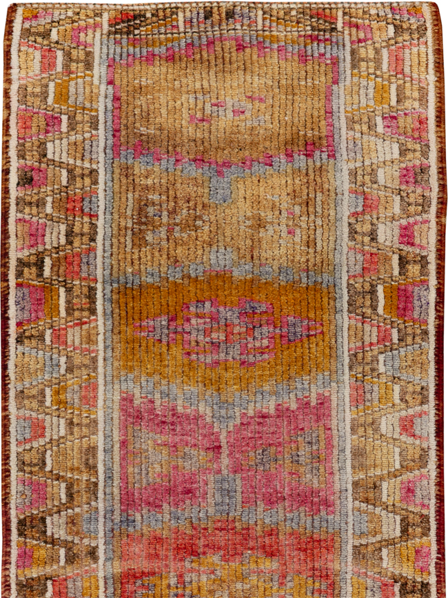 Vintage Turkish Anatolian Runner, No.33640 - Galerie Shabab