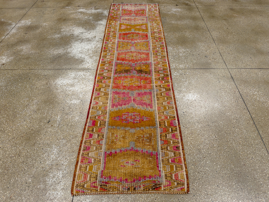 Vintage Turkish Anatolian Runner, No.33640 - Galerie Shabab