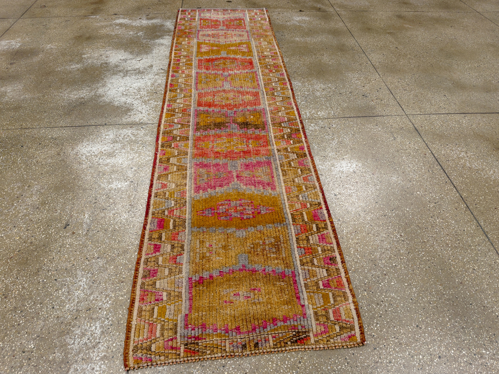 Vintage Turkish Anatolian Runner, No.33640 - Galerie Shabab