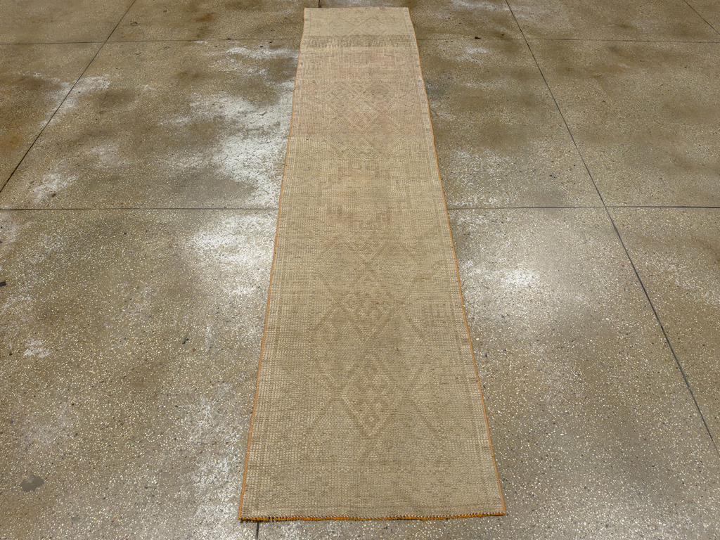 Vintage Turkish Anatolian Runner, No.33659 - Galerie Shabab