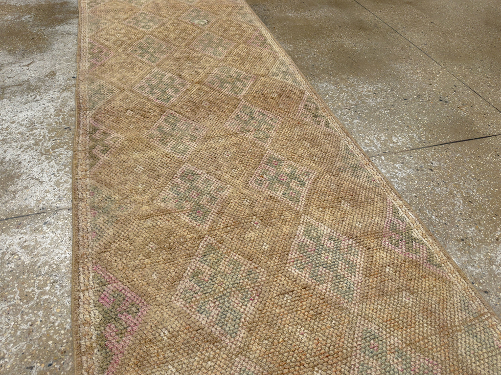 Vintage Turkish Anatolian Runner, No.33664 - Galerie Shabab
