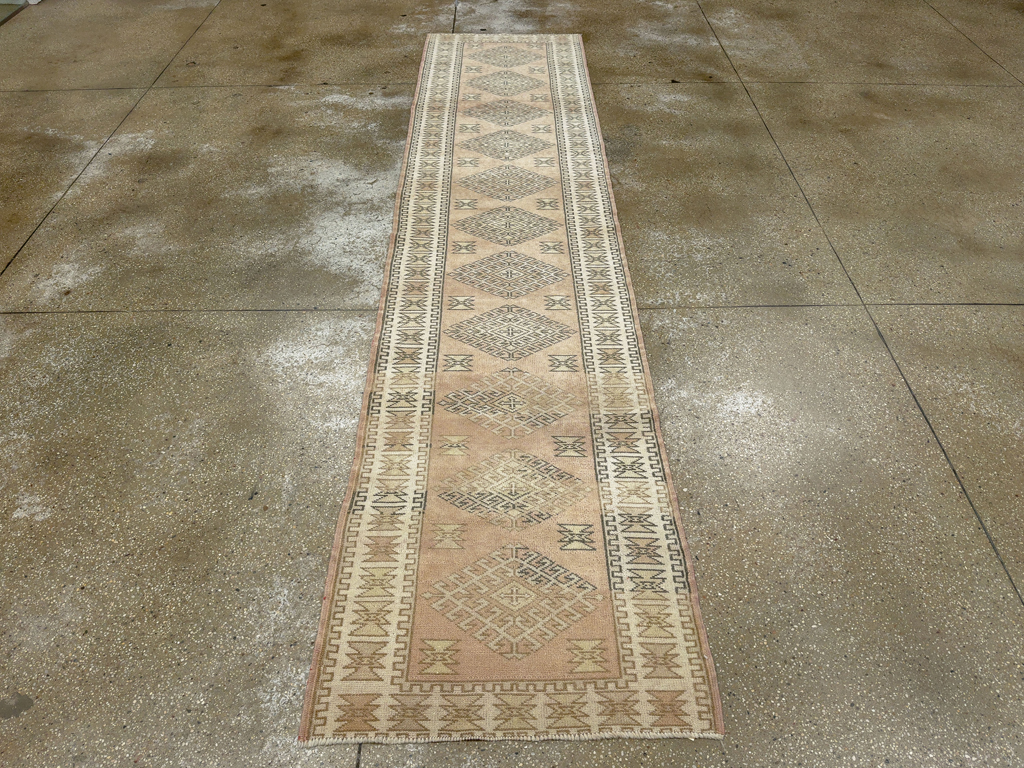 Vintage Turkish Anatolian Runner, No.33665 - Galerie Shabab