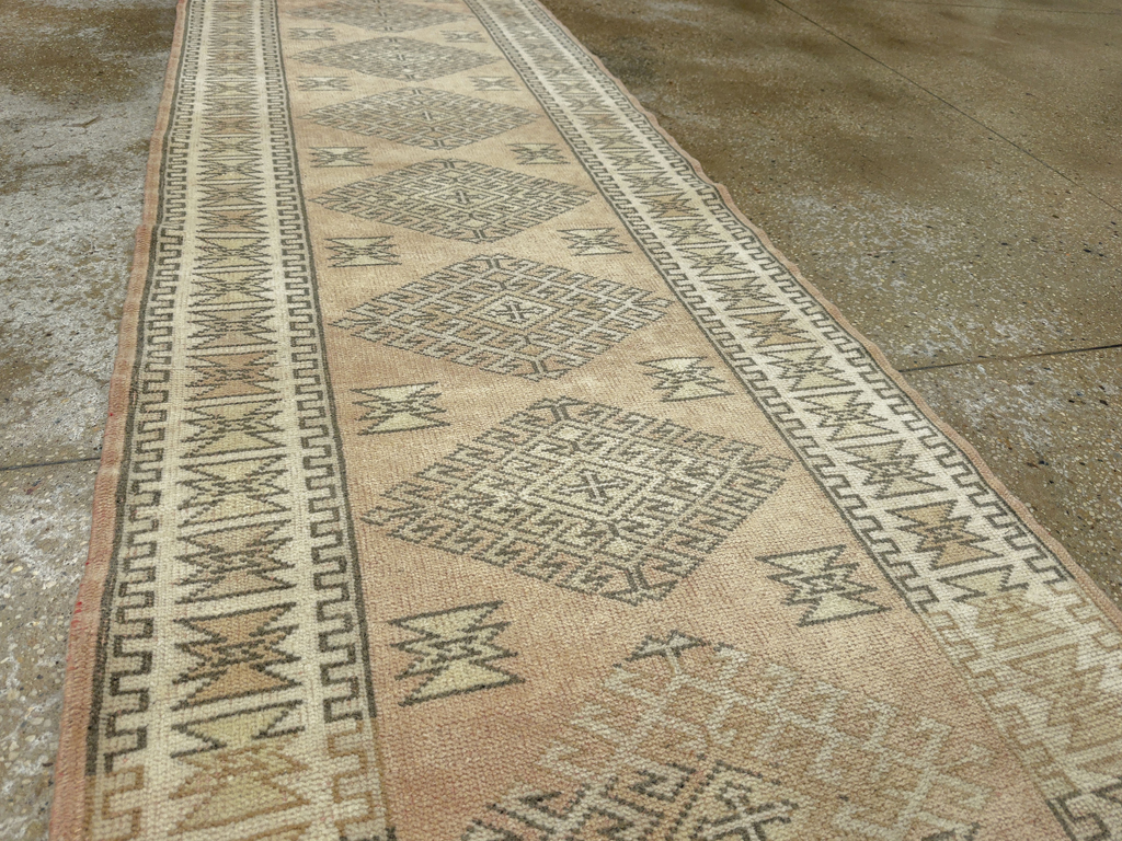 Vintage Turkish Anatolian Runner, No.33665 - Galerie Shabab