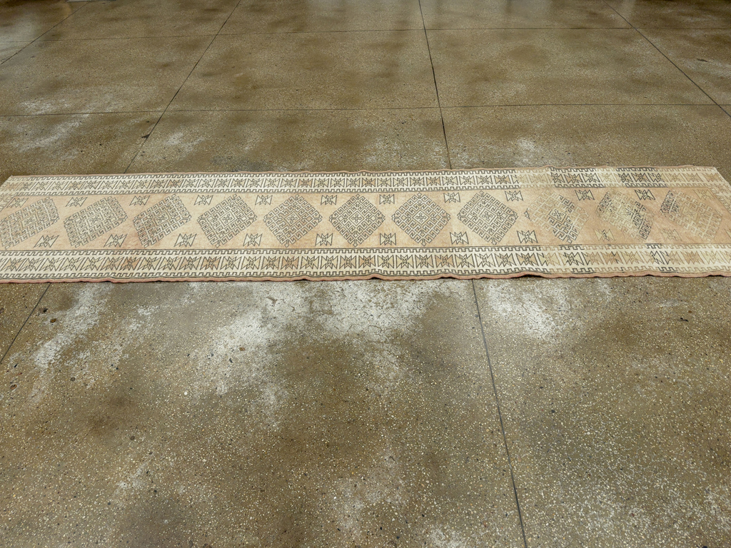Vintage Turkish Anatolian Runner, No.33665 - Galerie Shabab