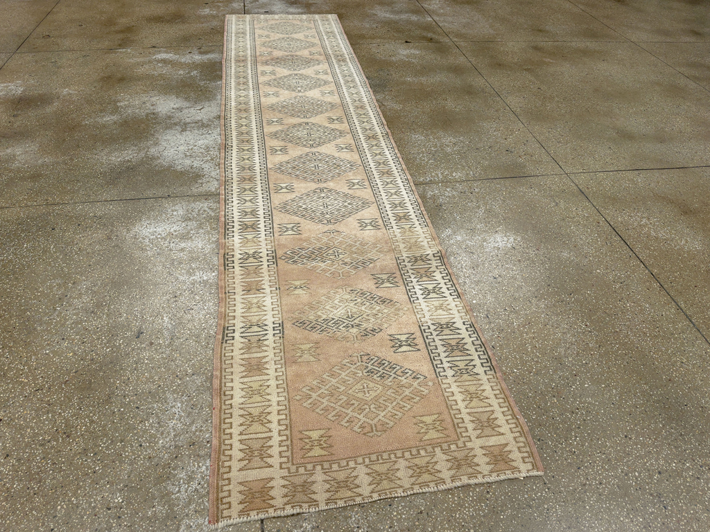 Vintage Turkish Anatolian Runner, No.33665 - Galerie Shabab