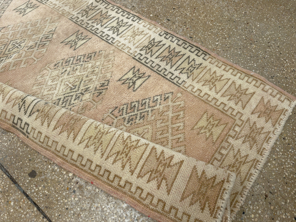Vintage Turkish Anatolian Runner, No.33665 - Galerie Shabab