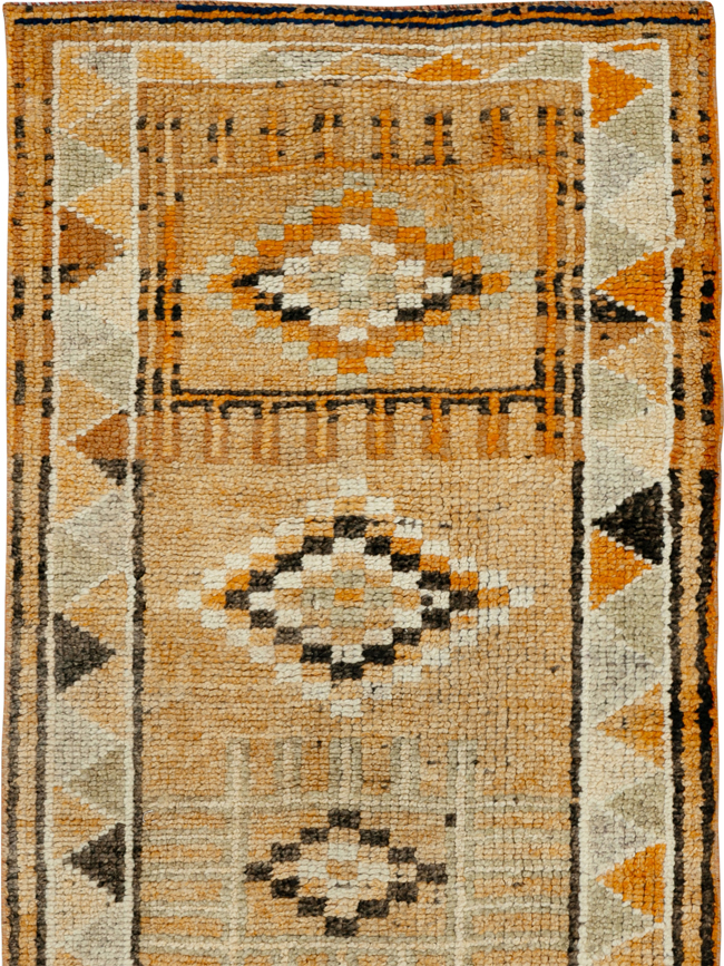 Vintage Turkish Anatolian Runner, No.33673 - Galerie Shabab