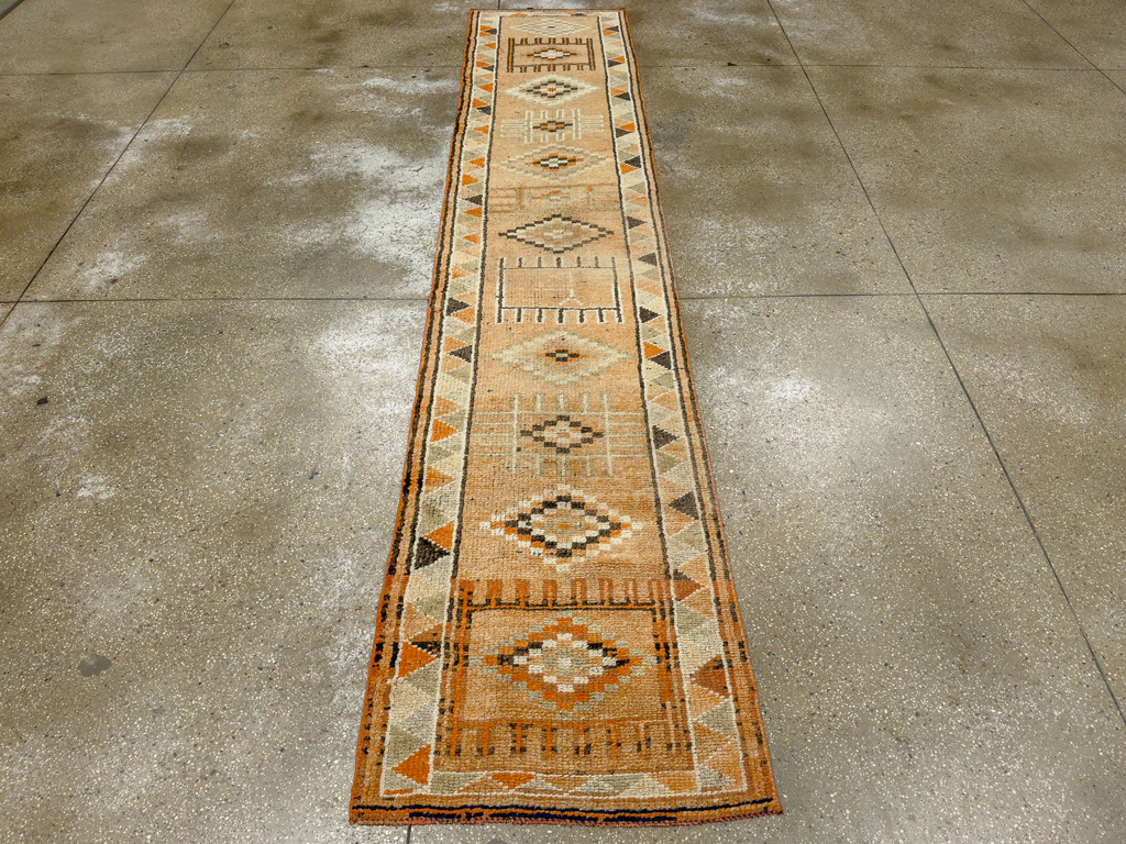 Vintage Turkish Anatolian Runner, No.33673 - Galerie Shabab