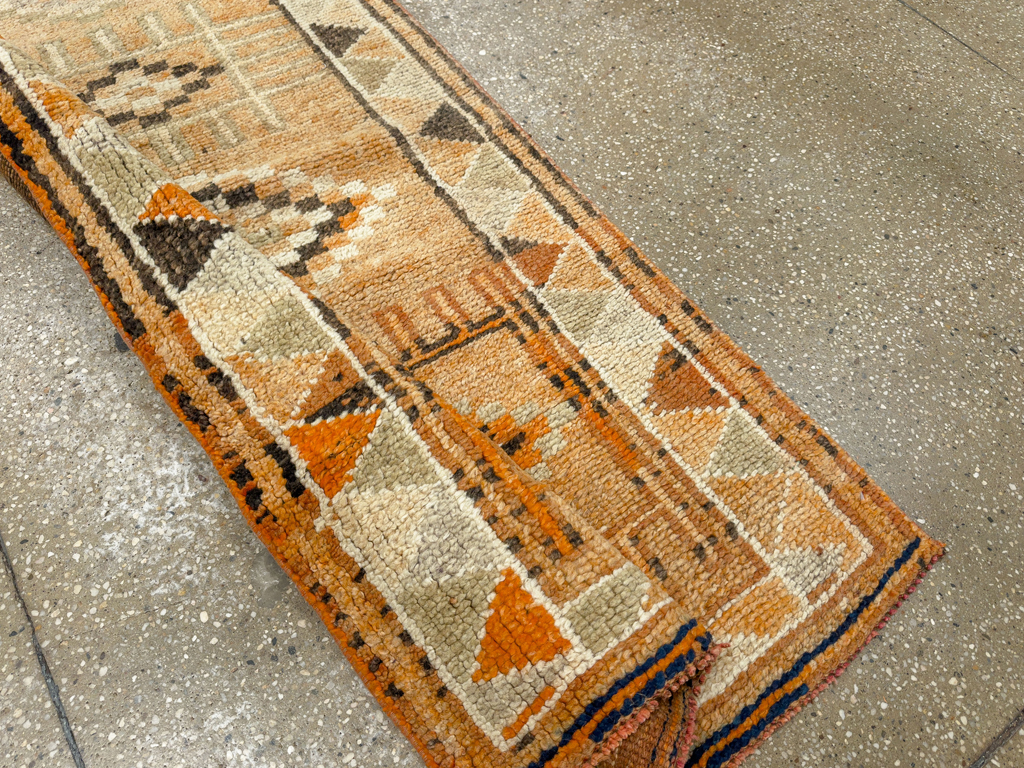 Vintage Turkish Anatolian Runner, No.33673 - Galerie Shabab