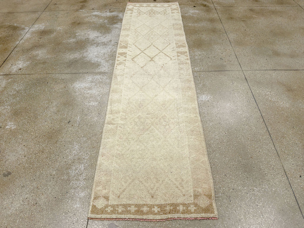 Vintage Turkish Anatolian Runner, No.33676 - Galerie Shabab