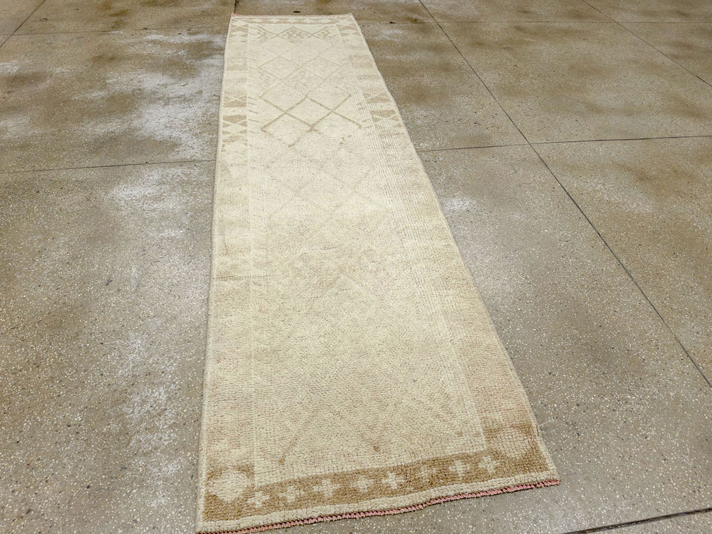 Vintage Turkish Anatolian Runner, No.33676 - Galerie Shabab