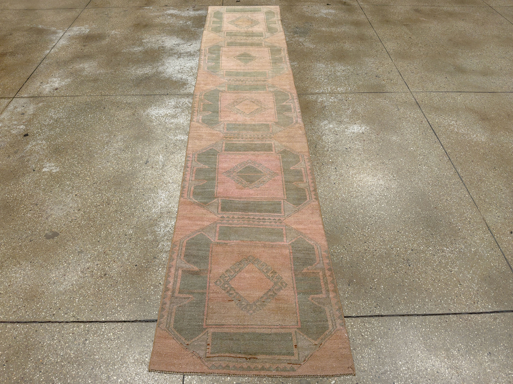 Vintage Turkish Anatolian Runner, No.33677 - Galerie Shabab