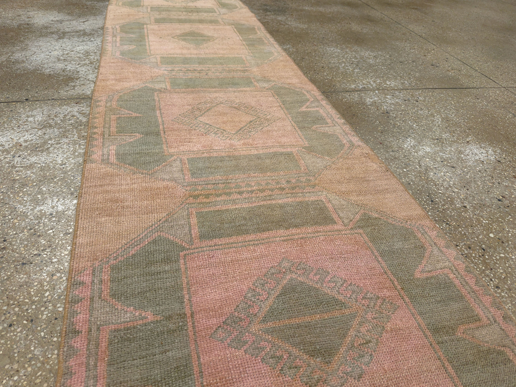 Vintage Turkish Anatolian Runner, No.33677 - Galerie Shabab