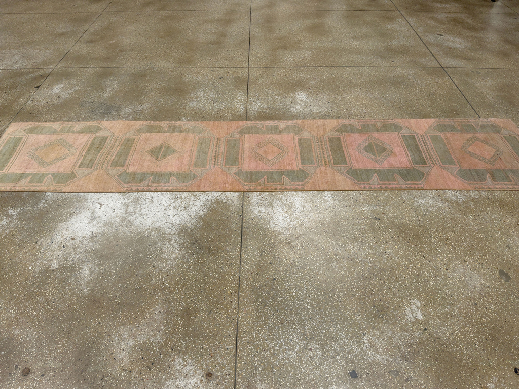 Vintage Turkish Anatolian Runner, No.33677 - Galerie Shabab