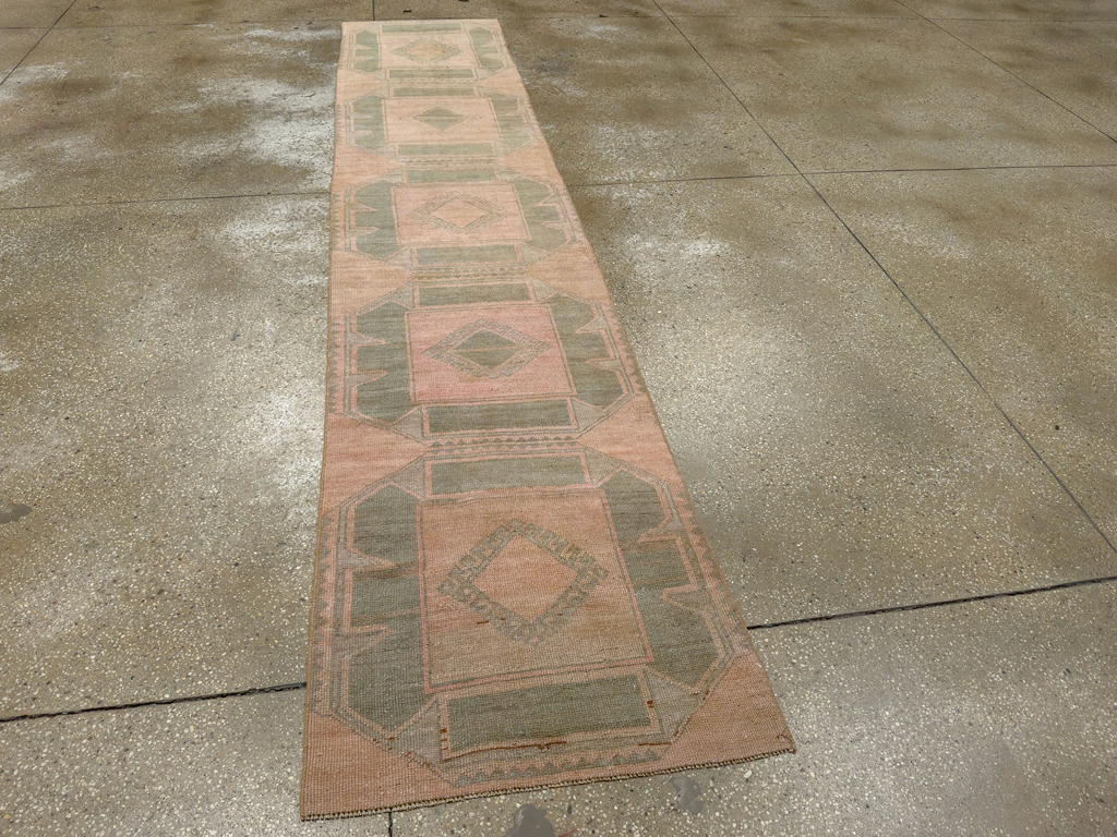 Vintage Turkish Anatolian Runner, No.33677 - Galerie Shabab