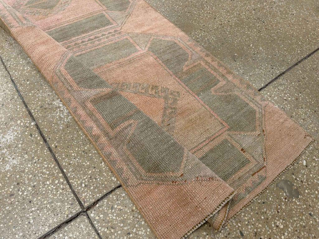 Vintage Turkish Anatolian Runner, No.33677 - Galerie Shabab