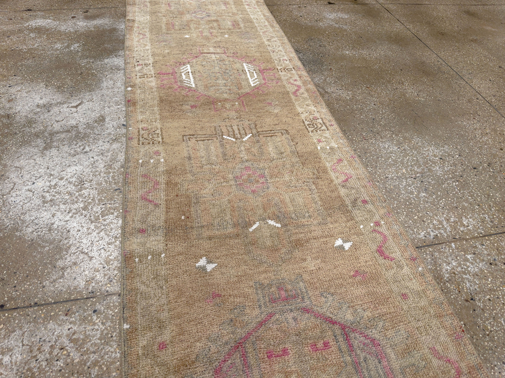Vintage Turkish Anatolian Runner, No.33678 - Galerie Shabab