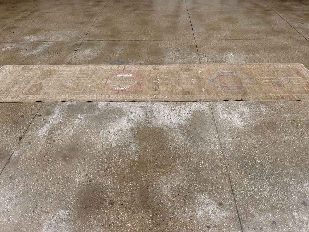 Vintage Turkish Anatolian Runner, No.33678 - Galerie Shabab