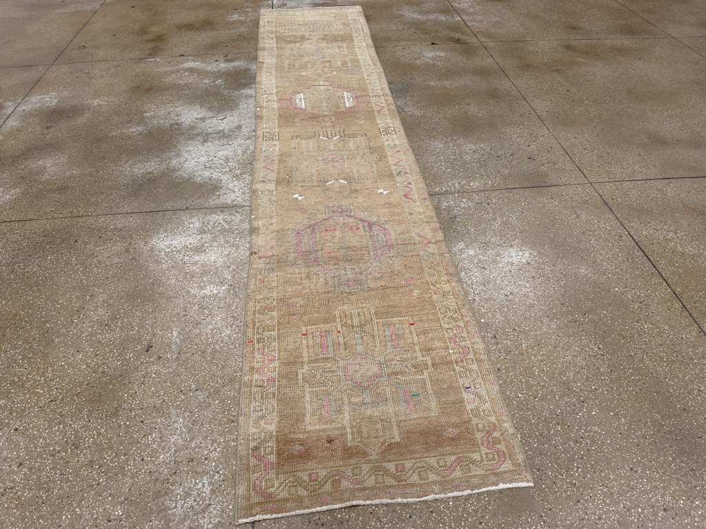 Vintage Turkish Anatolian Runner, No.33678 - Galerie Shabab