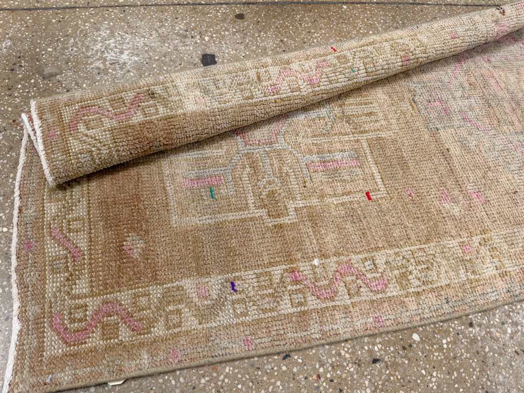 Vintage Turkish Anatolian Runner, No.33678 - Galerie Shabab