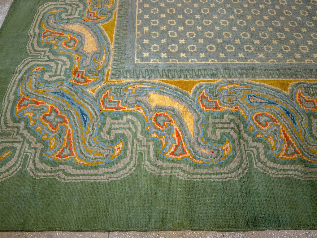 Antique Irish Donegal Room Size Carpet, No.33680 - Galerie Shabab