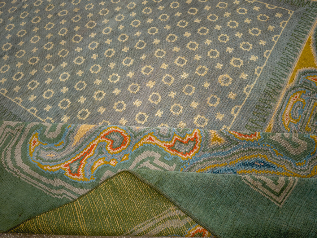 Antique English Donegal Room Size Carpet, No.33680 - Galerie Shabab