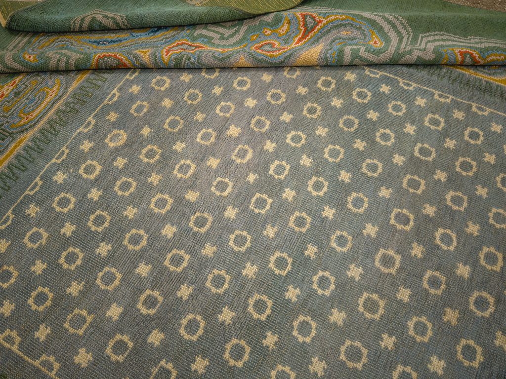 Antique English Donegal Room Size Carpet, No.33680 - Galerie Shabab