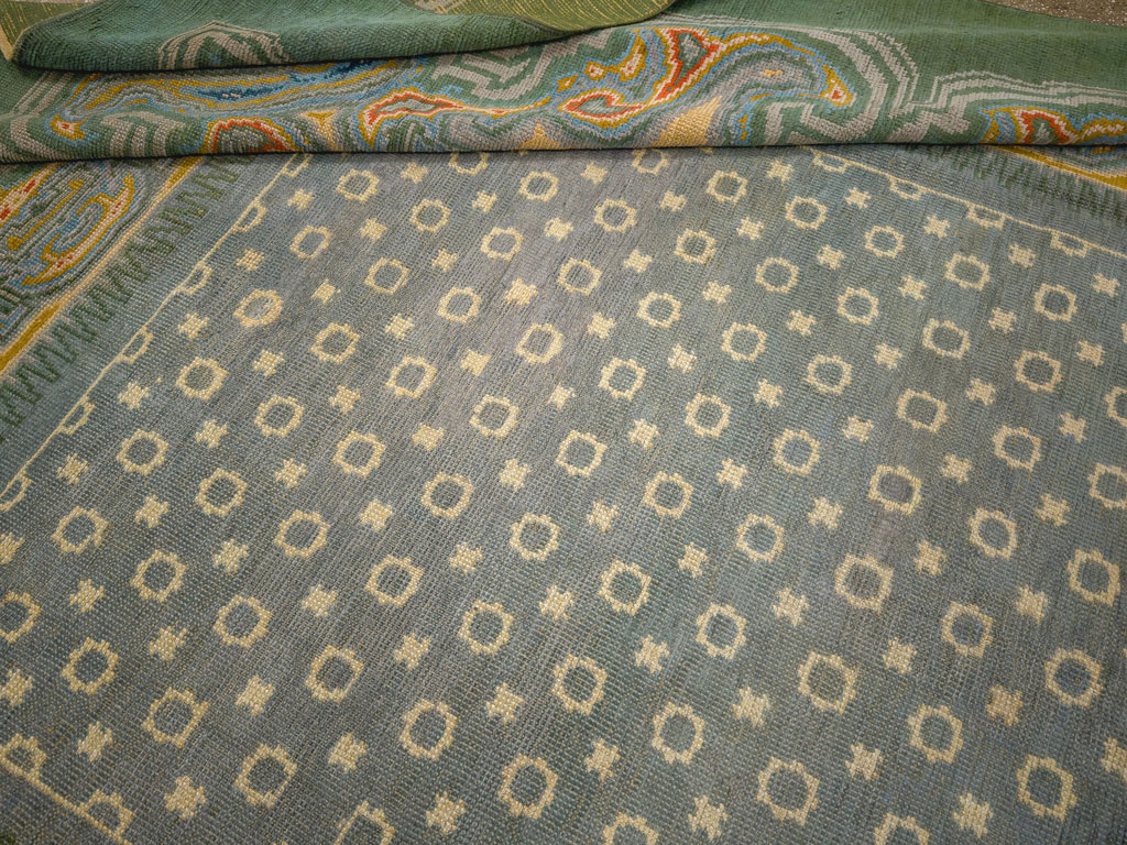 Antique Irish Donegal Room Size Carpet, No.33680 - Galerie Shabab