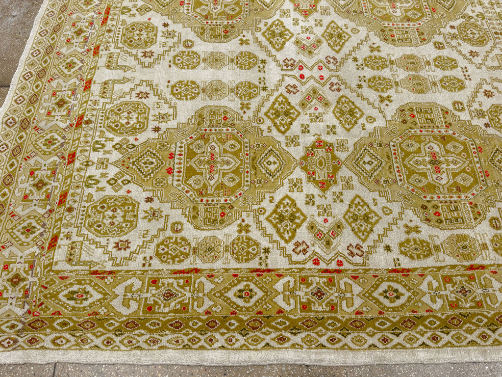 Vintage Turkish Anatolian Room Size Carpet, No.33681 - Galerie Shabab
